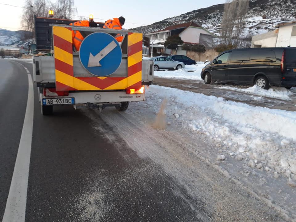 Si paraqitet situata e rrugëve, akset ku duhen përdorur zinxhirët