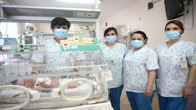 Kryhet ndërhyrja e rrallë në QSUT, operohet në zemër foshnja që kishte lindur 7 ditë më parë