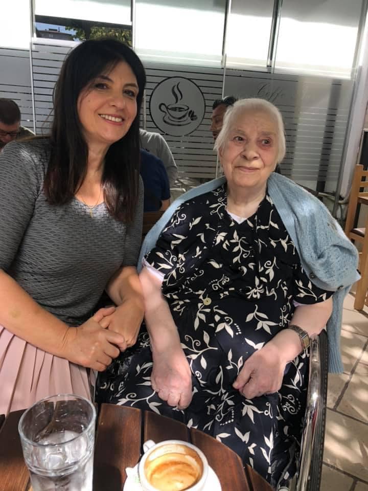 Topalli për humbjen e nënës: Më ka lënë një trishtim të madh në zemër e një boshllëk të tmerrshëm