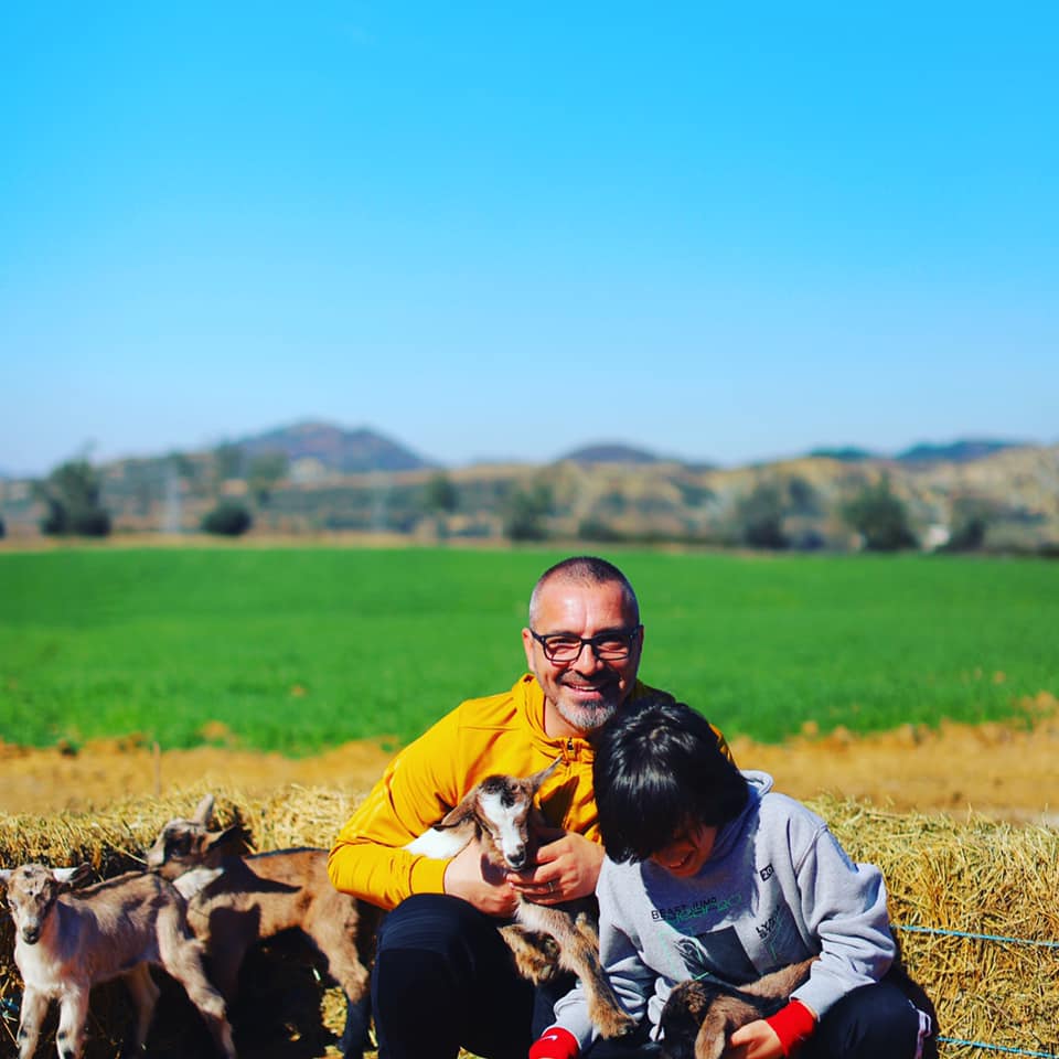 Saimir Tahiri publikon foton e ëmbël me të birin: U bëre 10 vjeç Drin!