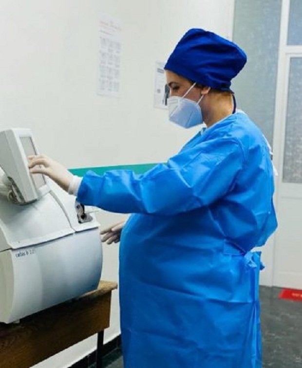 Rama nxjerr foton e infermieres shtatzënë në krye të detyrës tek Covid1