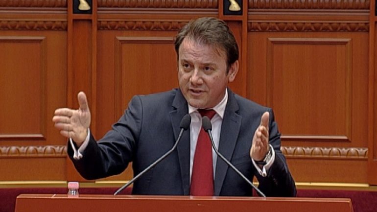 Arrestimi i Edvin Priftit, Ralf Gjoni: Turp qenka që një kardiolog të ketë 250 mijë euro kursime