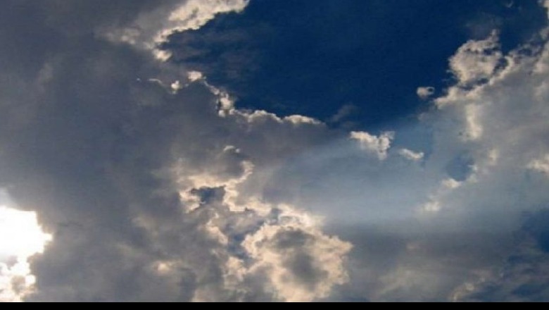 Kthjellime dhe vranësira, si parashikohet moti këtë të premte