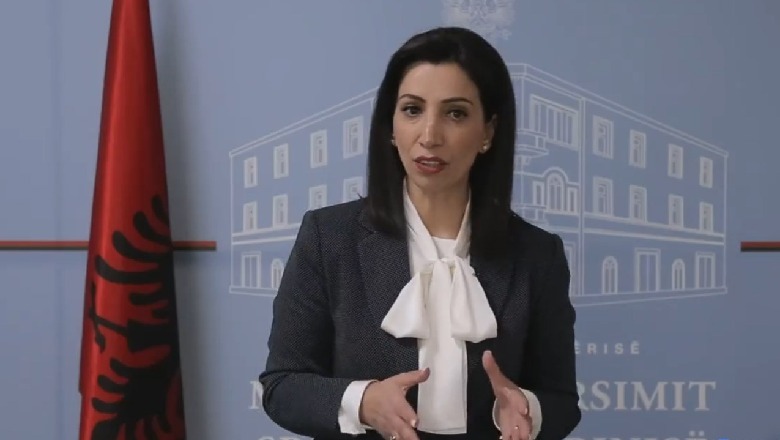 Kushi: Mbyllen shkollat në vend, mësimi do të zhvillohet online javën e ardhshme