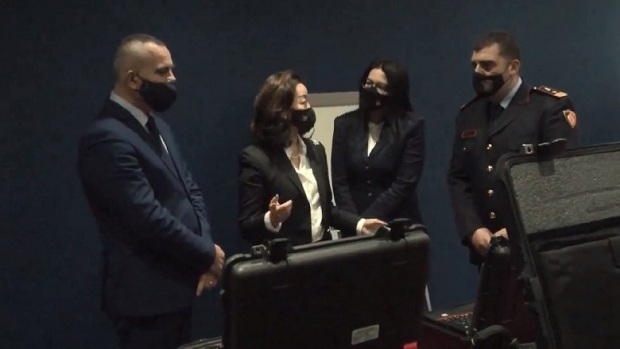 SHBA i dhuron uniformave blu pajisje me vlerë 108 mijë dollarë, Youri Kim: Duke pasur një Shqipëri më të sigurt kemi një Evropë më të sigurt