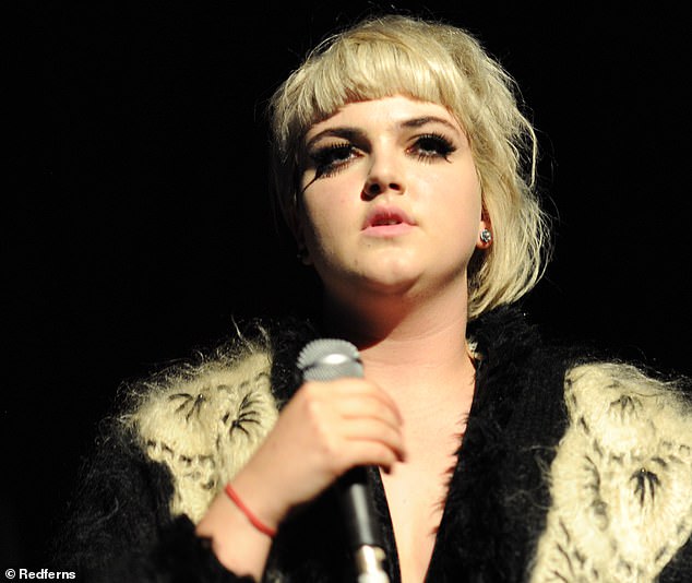 Nuk u pranua në spital për shkak të koronavirusit, humb jetën këngëtarja e re