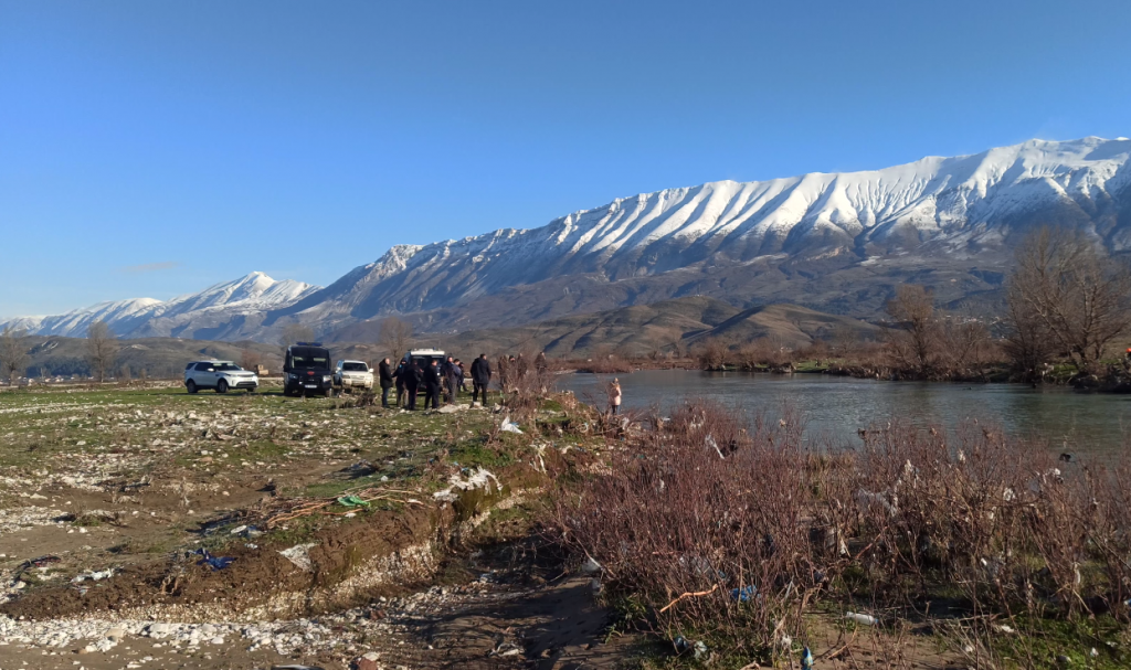 Makina ra në lumë, nxirren trupat e pajetë të dy elektricistëve