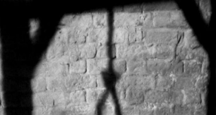 Ngjarje e rëndë në Durrës, 53-vjeçari gjendet i varur