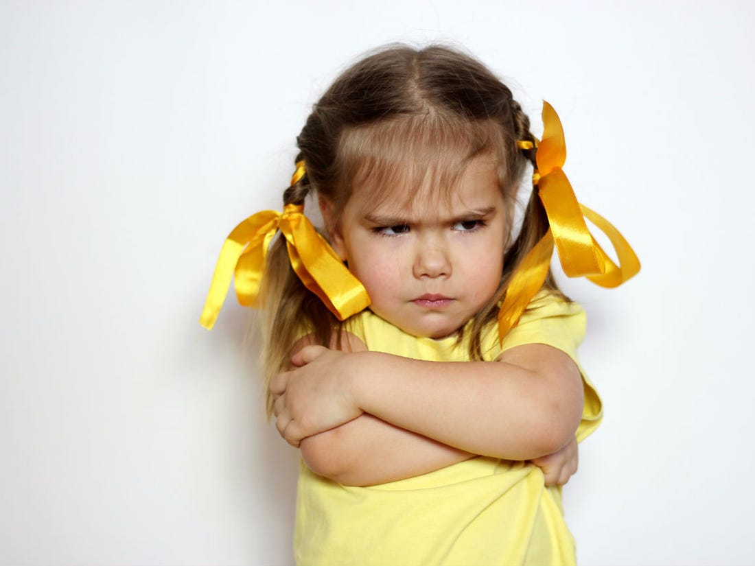 5 mënyra që do ju ndihmojnë të disiplinoni një fëmijë kokëfortë