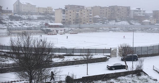 Bora problem për futbollin, anulohen dy takime të Kategorisë së Parë