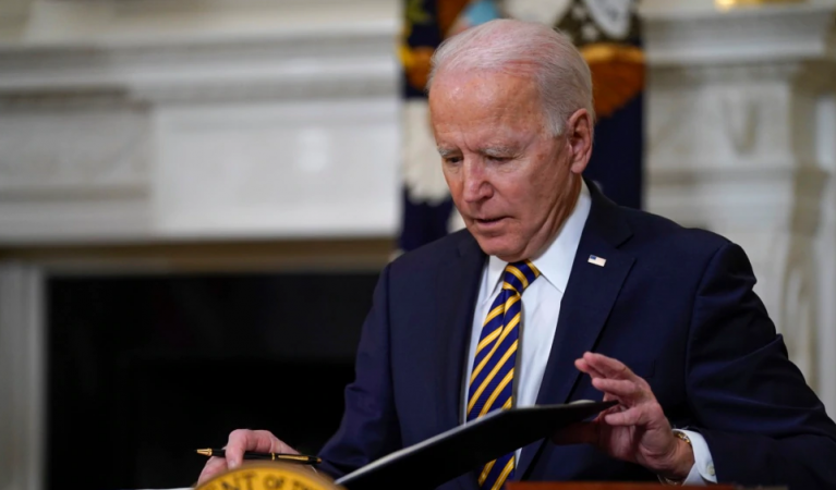 Presidenti Biden shfuqizon vendimin e Trump, rihap dyert për “green card”