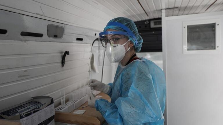 1400 raste të reja me Covid dhe 27 viktima në Greqi