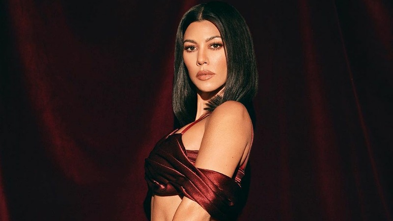 “Meqë nuk isha e ftuar në xhirimet e motrave”, Kourtney Kardashian pozon me bikinit “Skims”