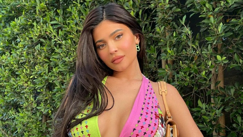 Shkëlqeu me veshjen e fundit, sa kushtoi veshja e Kylie Jenner