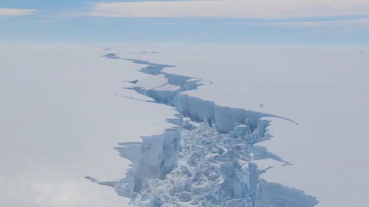 Shkëputet ajsbergu në Antarktidë