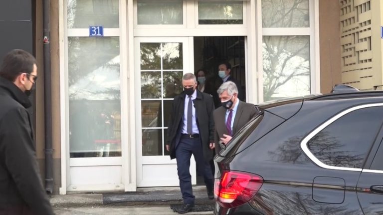 Ambasadori amerikan pas takimit me Kurtin: Nxisim palët të punojnë shpejt për të formuar qeverinë dhe kuvendin