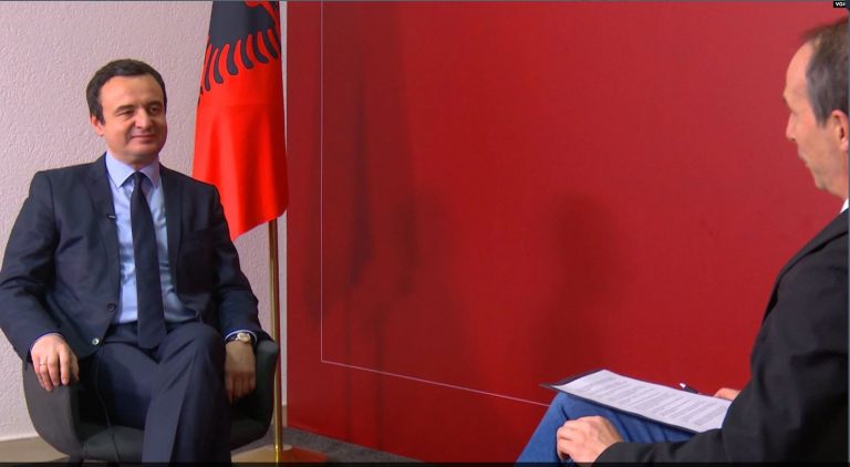 “Qeveri e vogël”, Albin Kurti për Zërin e Amerikës: Nuk i shmangim bisedimet me Serbinë, por së pari drejtësi e punësim