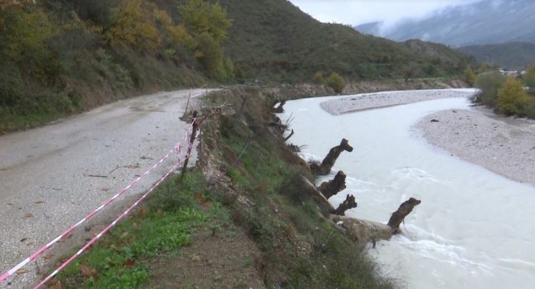 Automjeti i OSHEE bie në lumë, humbin jetën 2 elektricistët