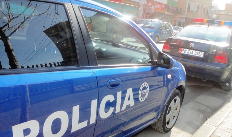 Pjesë e një grupi, kapet 20-vjeçari në kërkim, dyshohet si autori i 10 vjedhjeve