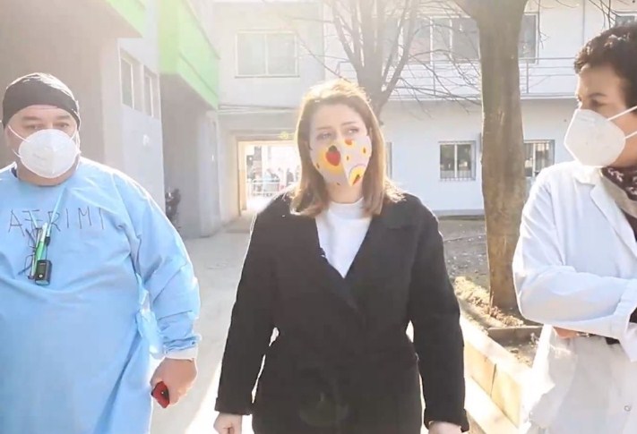 Manastirliu takim me bluzat e bardha tek Covid3: Situata delikate, mbi 600 pacientë po marrin trajtim