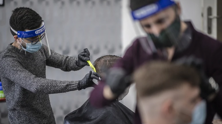 Në Austri mund të shkohet te berberi vetëm nëse paraqet testin negativ për Covid-19