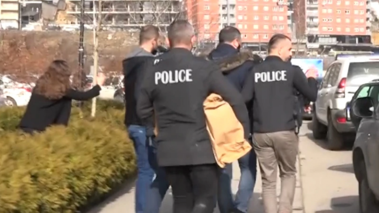 12 persona të arrestuar në Kosovë për shpërdorim detyre dhe ryshfet