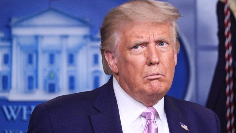 Sulmi ndaj Kapitolit, ligjvënësi demokrat padit Trump për komplot