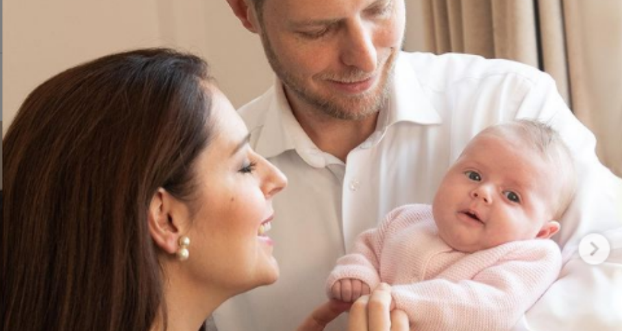 Elia Zaharia publikon foton e ëmbël me Princeshën Geraldinë, por vëmendjen e mori detaji i veçantë