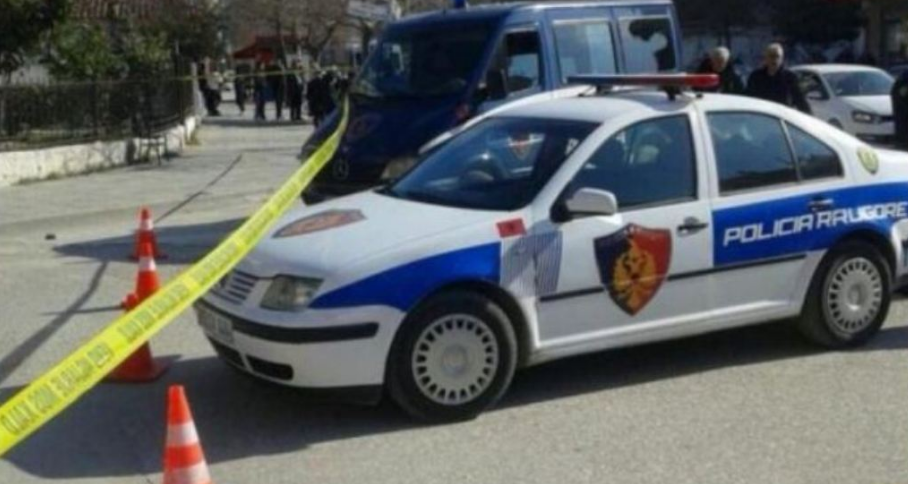 Durrës, 21-vjeçari aksidenton të moshuarën