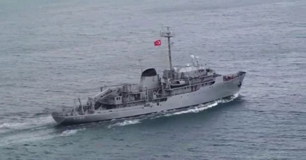 Avionët luftarakë grekë rrethojnë anijen turke në Egje