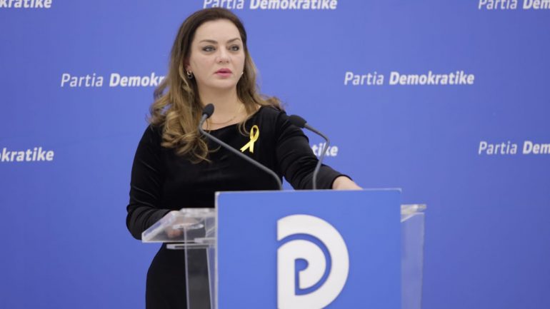 Vokshi: Mësuesit të shqetësuar nga rritja e infektimeve me Covid-19, nuk po bëhen tampone!