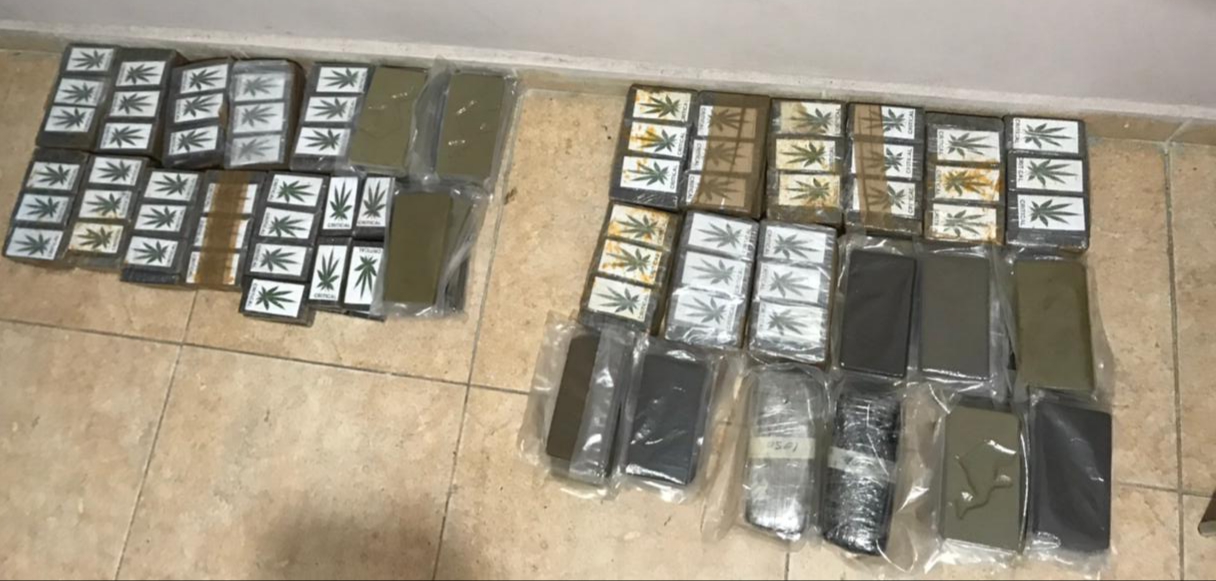 77 pako me marijuanë në formë çokollate në “Porsche”, arrestohet në Durrës 42-vjeçari, e pëson edhe bashkëpunëtori