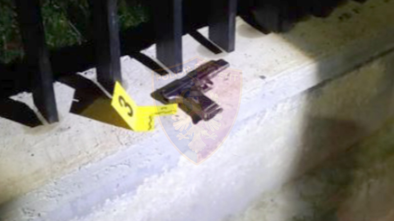 Sherri me dy të plagosur për vendin e parkimit në Durrës, kapet autori kryesor, në kërkim 2 bashkëpunëtorët