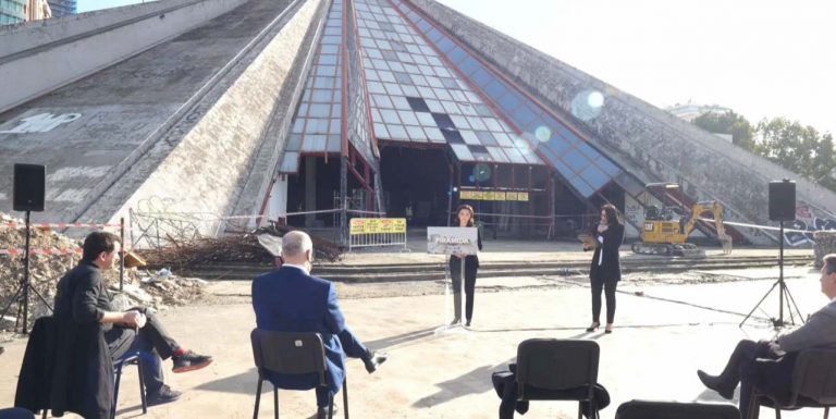 Ambasadorja Yuri Kim për Piramidën në Tiranë: Investim cinik i diktaturës
