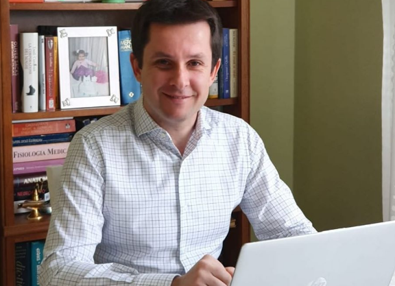 Frika nga riinfektimet me Covid-19/ Mjeku Alimehmeti jep lajmin e mirë