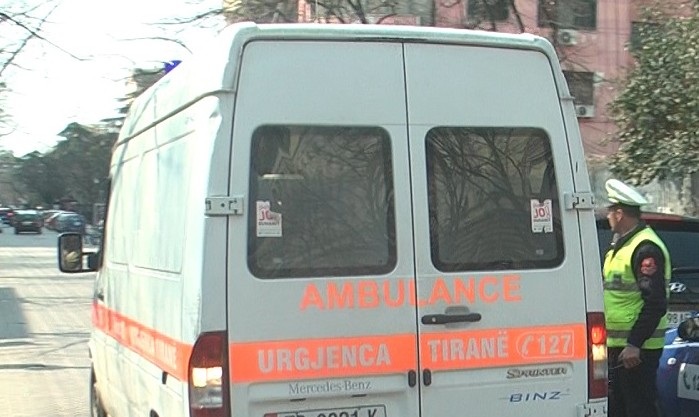 Makina përplas për vdekje këmbësoren