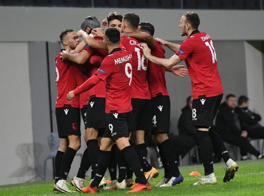 Sulmuesit të kombëtares shqiptare i vjedhin shtëpinë