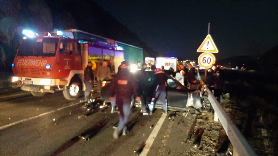 Aksident i rëndë, drejtuesi i automjetit ndërron jetë i bllokuar në makinë