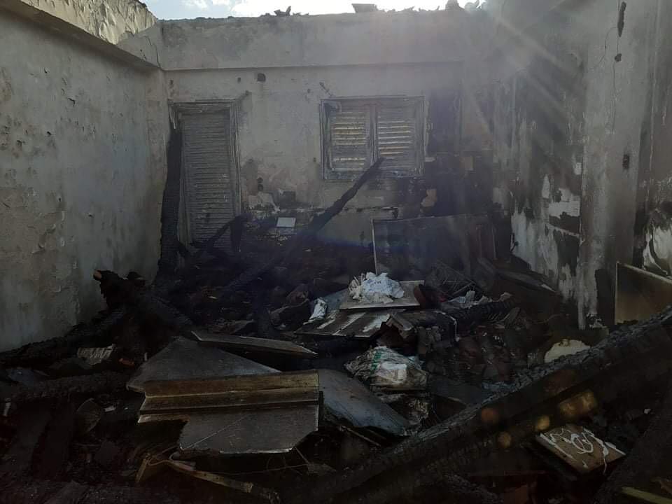 Vila dy katëshe goditet nga rrufeja, shkrumbohet kati i parë