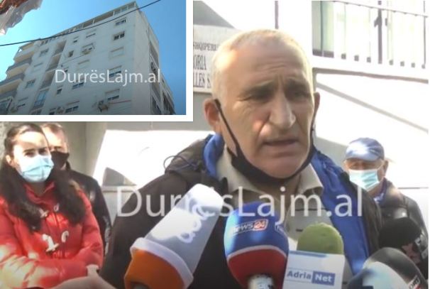 Pallati u dëmtua nga tërmeti, banorët në Durrës protestojnë para prokurorisë: Këtu është vendi ku mbulohet krimi! (VIDEO)