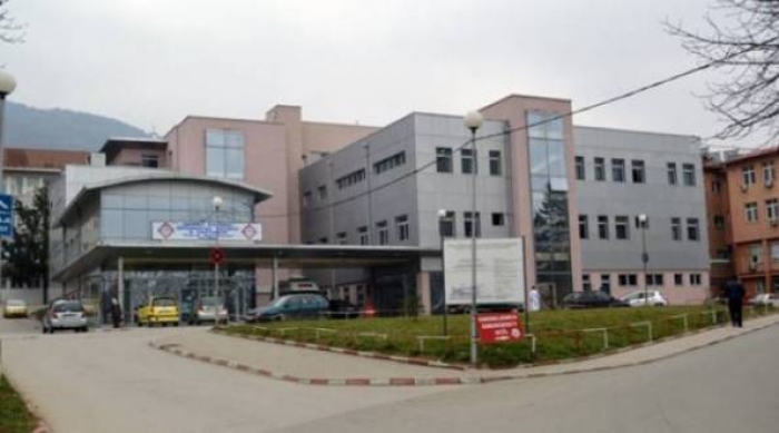 Spitalet Covid të tejmbushur, qytetarët shqiptarë shkojnë për t’u kuruar në Kosovë: Këtu mjekët nuk na kërkojnë lekë