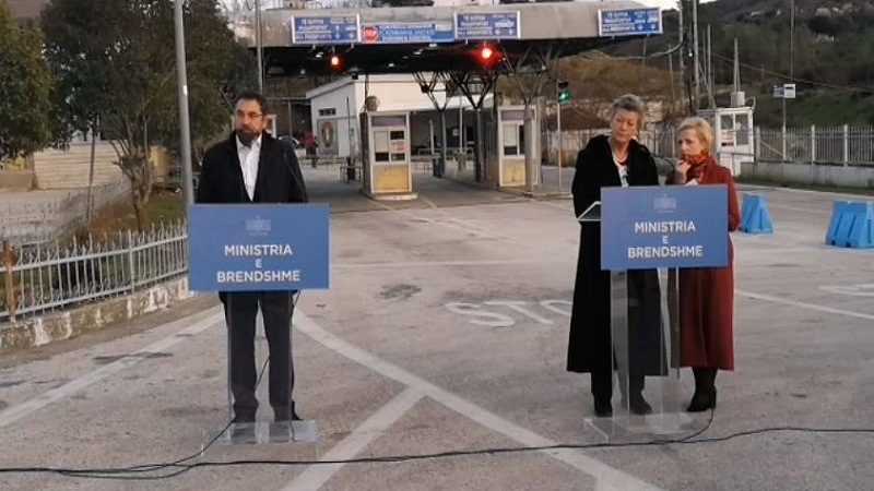 Komisionerja e KE-së nga Kakavija: Progres në luftën kundër trafikut të drogës e njerëzve