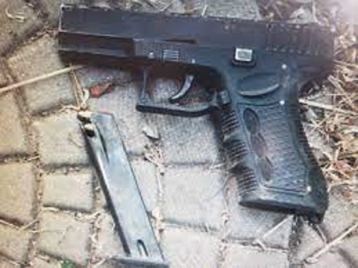 Kontrollet e RENEA, sekuestrohet një pistoletë dhe targa të vjedhura të makinave