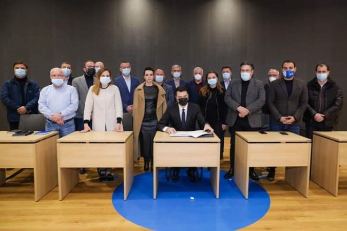 Basha mbledh sërish drejtuesit e qarqeve, zbulohen “porositë” e kreut të PD