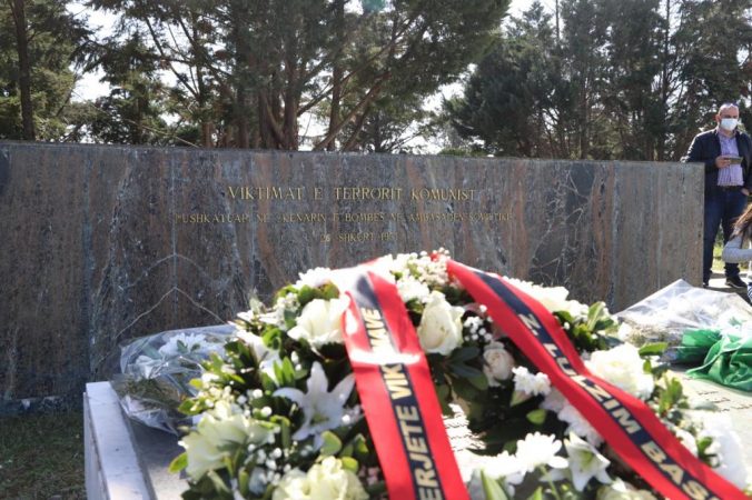 Vrasja e 22 intelektualëve/ Basha: Sakrifica e tyre përkujtesë në rrugën evropiane të Shqipërisë