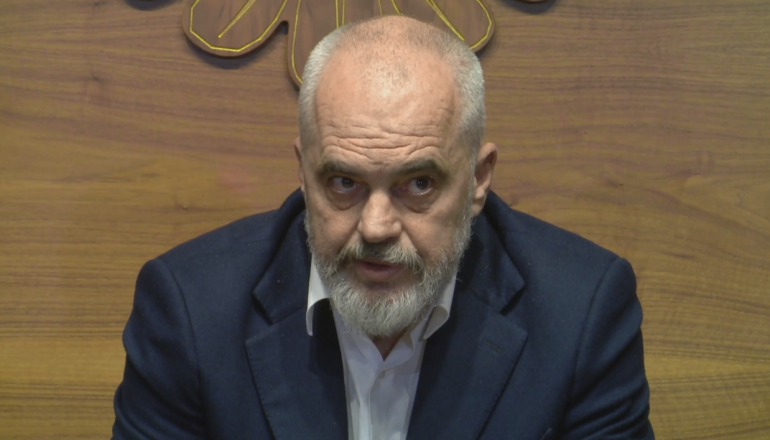 Rama në Rinas për të pritur 8190 vaksinat nga Pfizer: Shumë shpejt lajme të mira