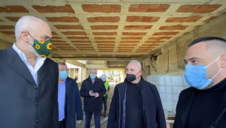 “Është punëtori më i mirë që kemi”, Rama takon Lulzim Bashën në Shijak (VIDEO)