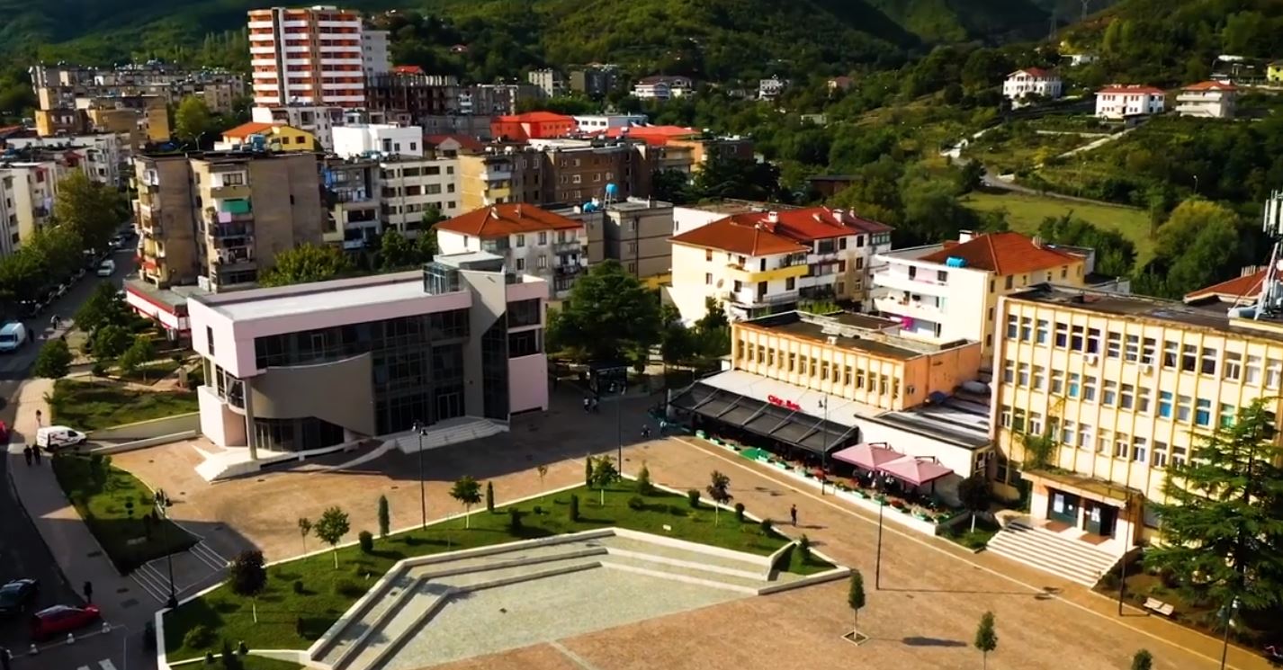 Rama uron ditë të mbarë me këto pamje dhe thumbon opozitën: Sipas disave, nuk kemi ba kurrgja hiç