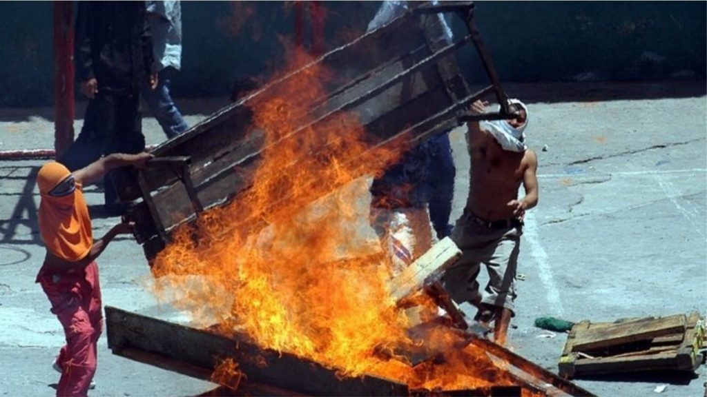 Trazira në burgjet e Ekuadorit, vdesin më shumë se 60 të burgosur