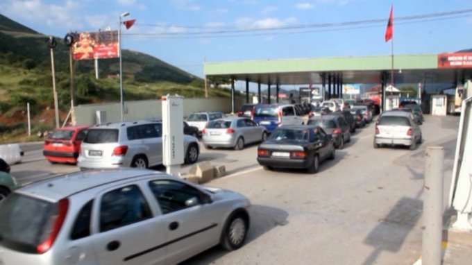 Me armë zjarri dhe fishekë luftarakë, kontrolli në Morinë “fundos” tre shqiptarët